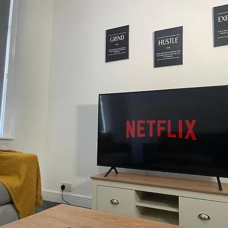 Entire Modern Lejlighed