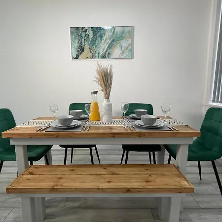 Entire Modern Lejlighed *